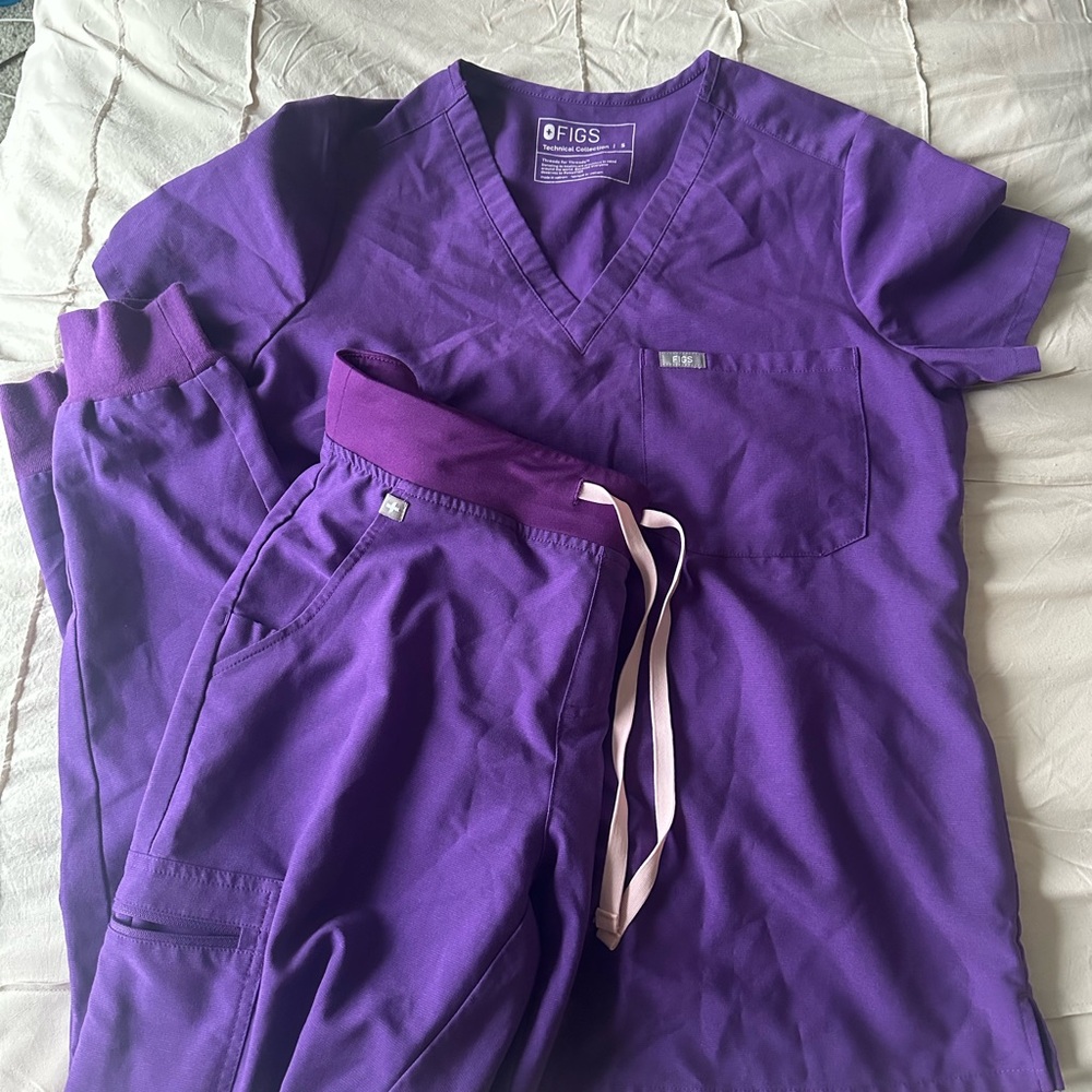 Figs Vivid Purple Scrub Ensemble